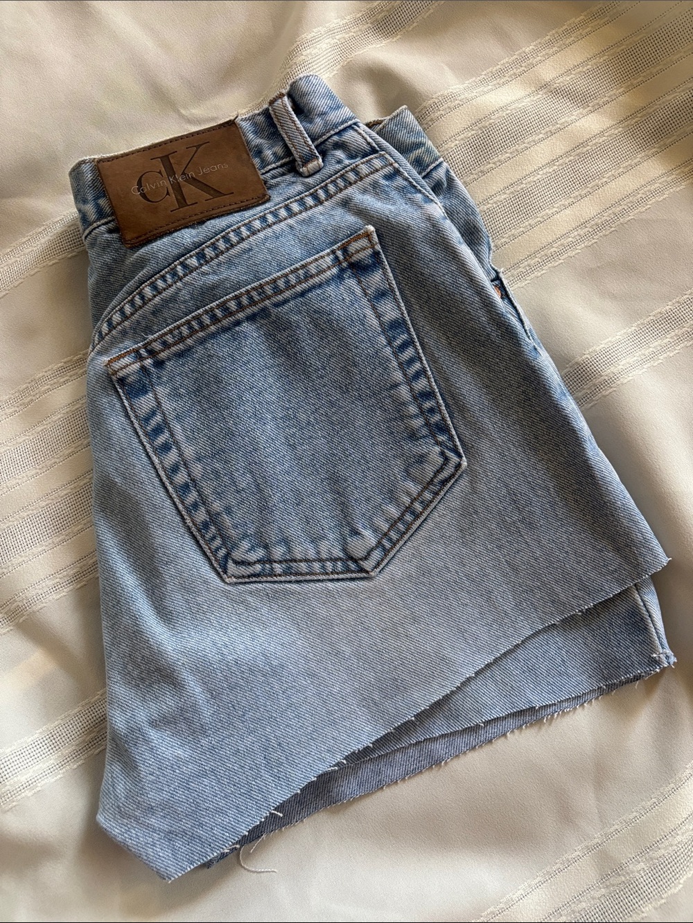 ❤️… Calvin Klein Vintage Light Wash  Cutoff Jean Shorts Raw Hem